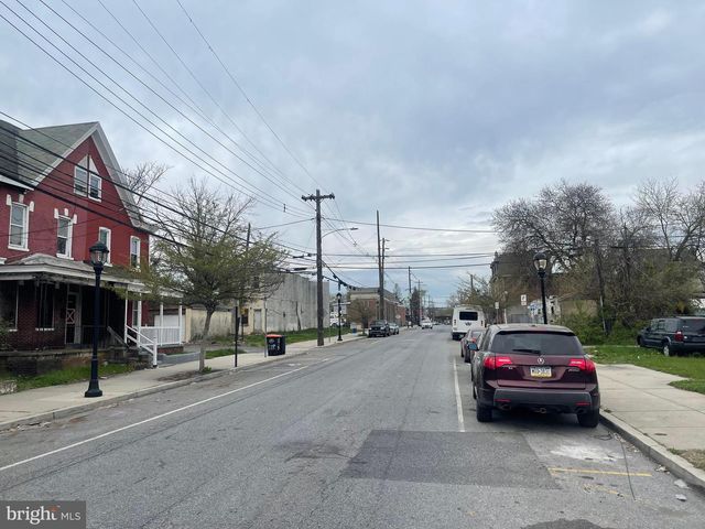 207 HIGHLAND AVE, Chester, PA 19013