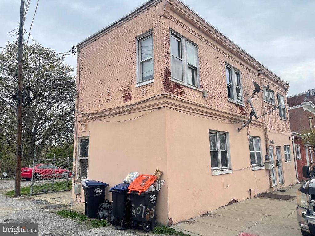 207 HIGHLAND AVE, Chester, PA 19013