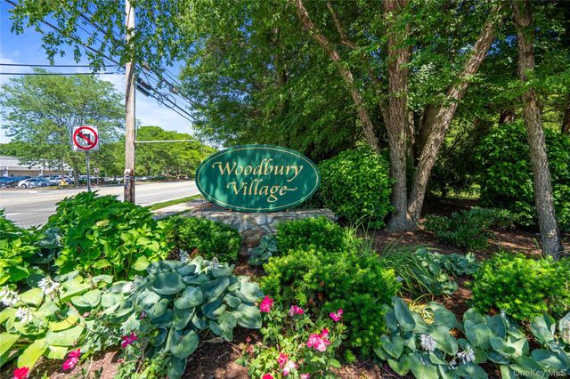 5 Pond Path 13, Woodbury, NY 11797