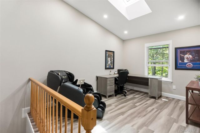 5 Pond Path 13, Woodbury, NY 11797