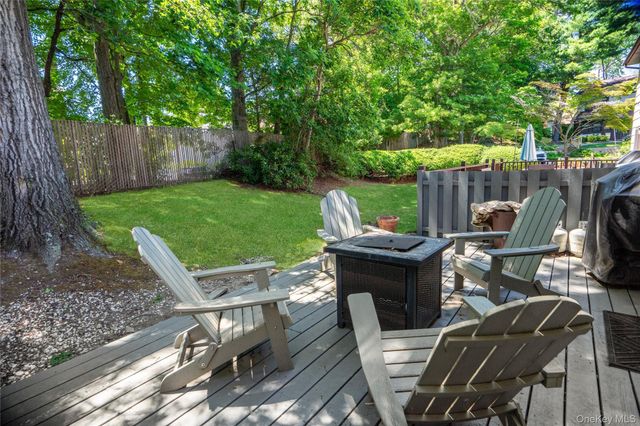 5 Pond Path 13, Woodbury, NY 11797