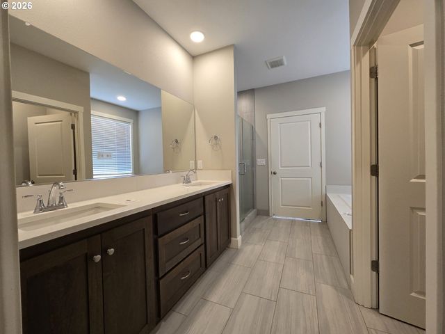 8207 Ne 168TH Pl, Vancouver, WA 98682