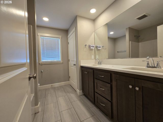 8207 Ne 168TH Pl, Vancouver, WA 98682