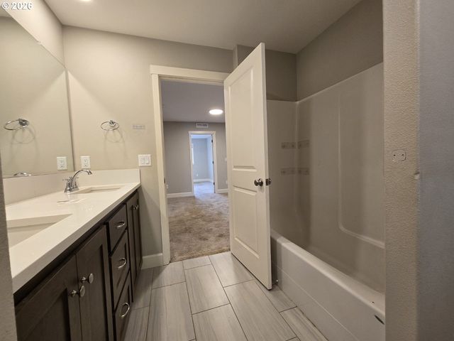 8207 Ne 168TH Pl, Vancouver, WA 98682