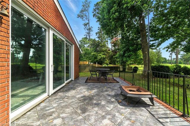 15 Meadow DR, Newport News, VA 23606