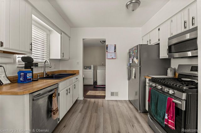 27423 Groveland Street, Madison Heights, MI 48071