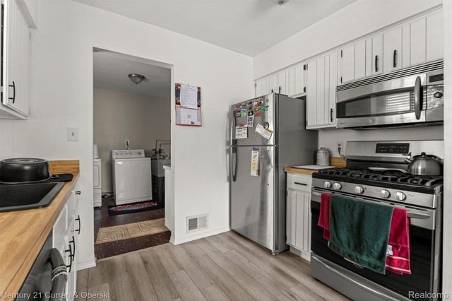 27423 Groveland Street, Madison Heights, MI 48071