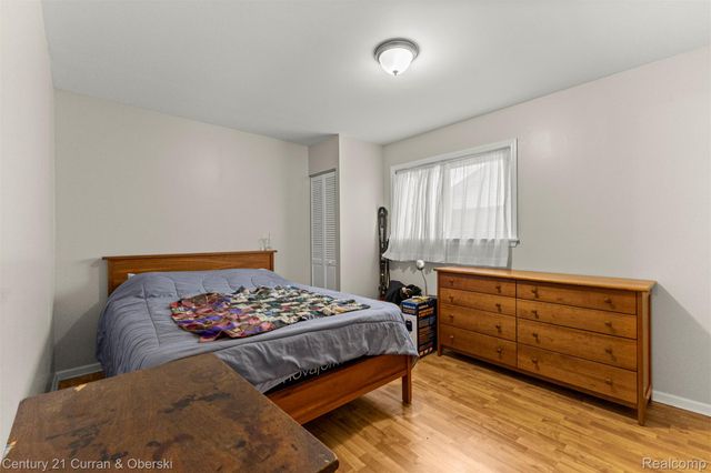 27423 Groveland Street, Madison Heights, MI 48071