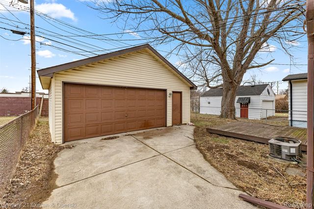 27423 Groveland Street, Madison Heights, MI 48071