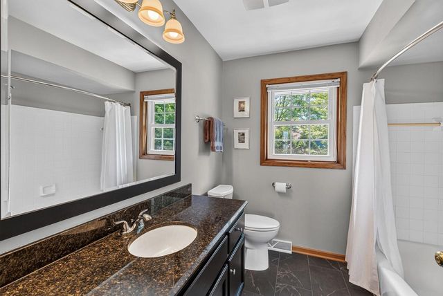 W170N5141 Fair Oak PARKWAY, Menomonee Falls, WI 53051