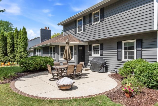 W170N5141 Fair Oak PARKWAY, Menomonee Falls, WI 53051