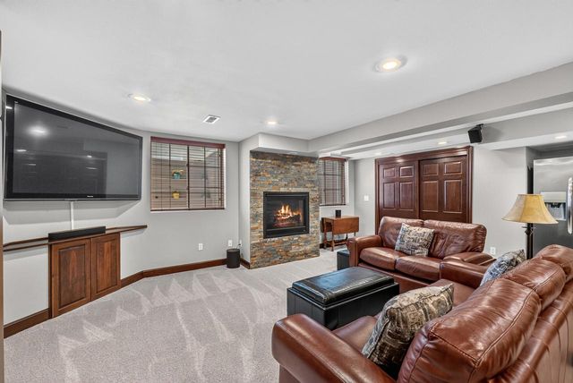 W170N5141 Fair Oak PARKWAY, Menomonee Falls, WI 53051