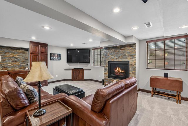 W170N5141 Fair Oak PARKWAY, Menomonee Falls, WI 53051