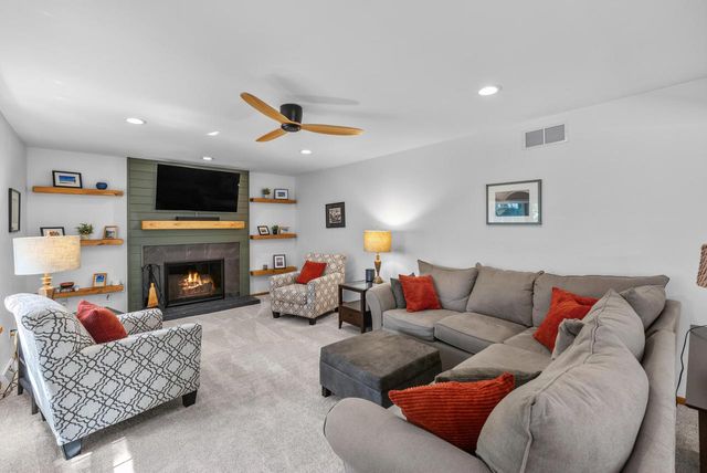 W170N5141 Fair Oak PARKWAY, Menomonee Falls, WI 53051