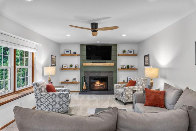W170N5141 Fair Oak PARKWAY, Menomonee Falls, WI 53051