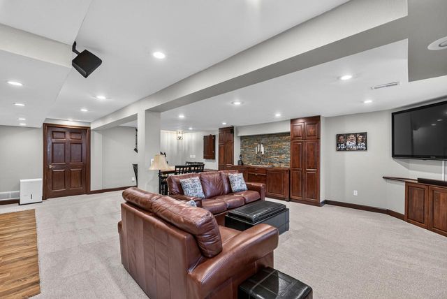 W170N5141 Fair Oak PARKWAY, Menomonee Falls, WI 53051