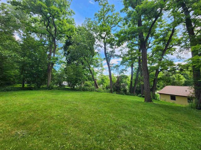 400 Woodcrest Lane, Milton, WI 53563