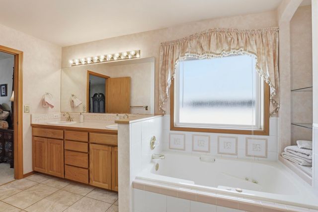 7714 E Woodland Ridge Ln, Spokane, WA 99212