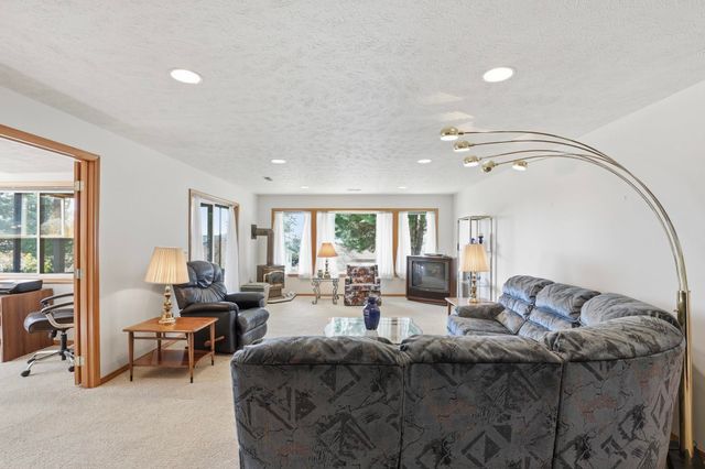 7714 E Woodland Ridge Ln, Spokane, WA 99212