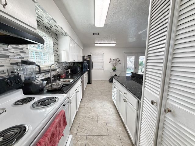 11707 N Evelyn Cir, Houston, TX 77071