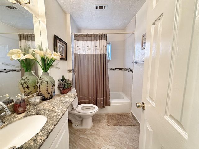 11707 N Evelyn Cir, Houston, TX 77071