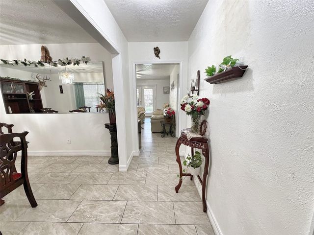 11707 N Evelyn Cir, Houston, TX 77071