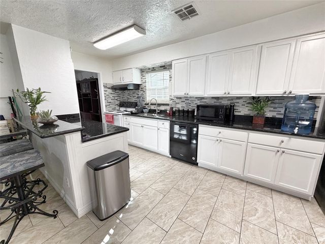 11707 N Evelyn Cir, Houston, TX 77071