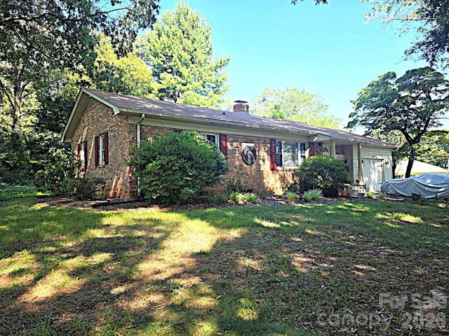 2925 4th Street Drive NE, Hickory, NC 28601