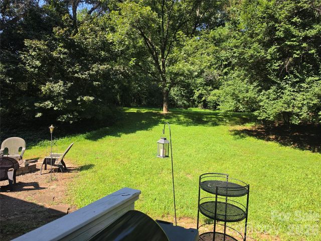 2925 4th Street Drive NE, Hickory, NC 28601