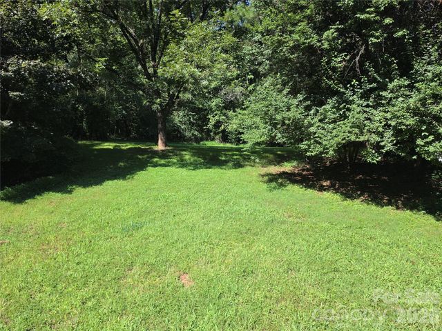 2925 4th Street Drive NE, Hickory, NC 28601