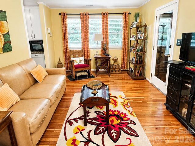 2925 4th Street Drive NE, Hickory, NC 28601