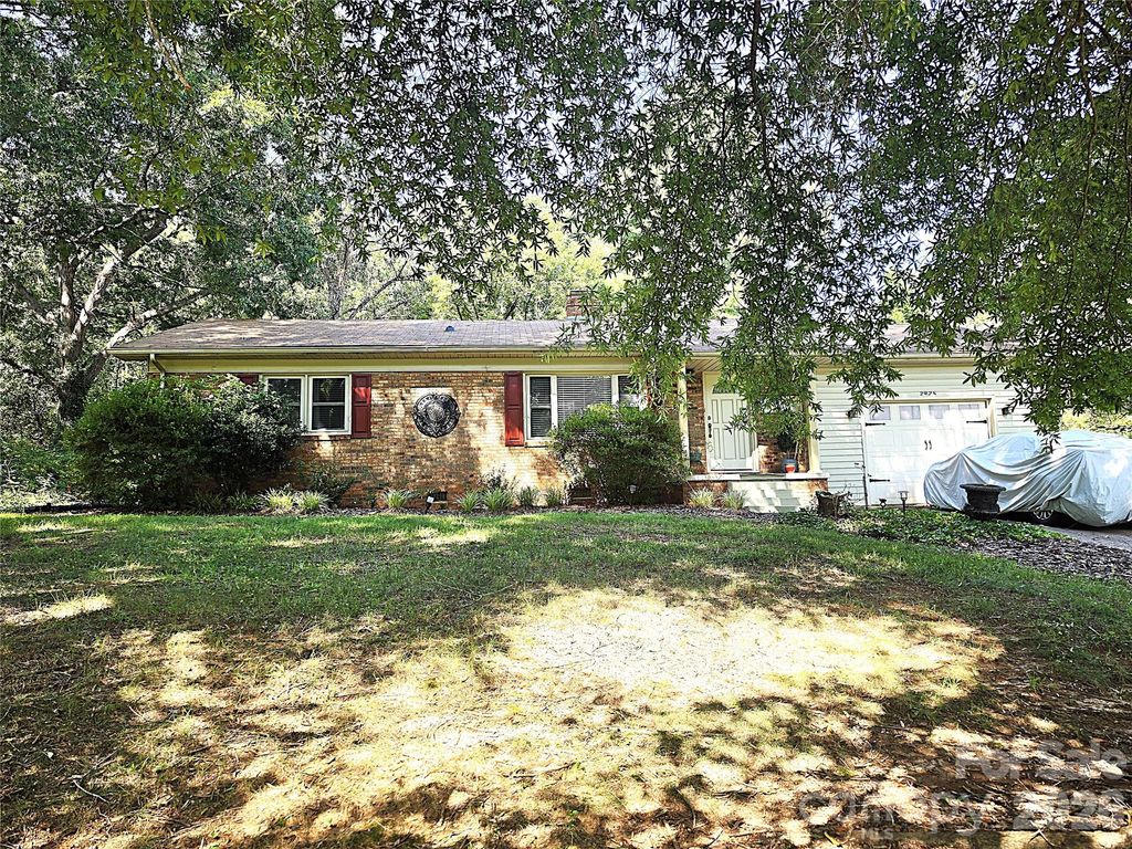 2925 4th Street Drive NE, Hickory, NC 28601