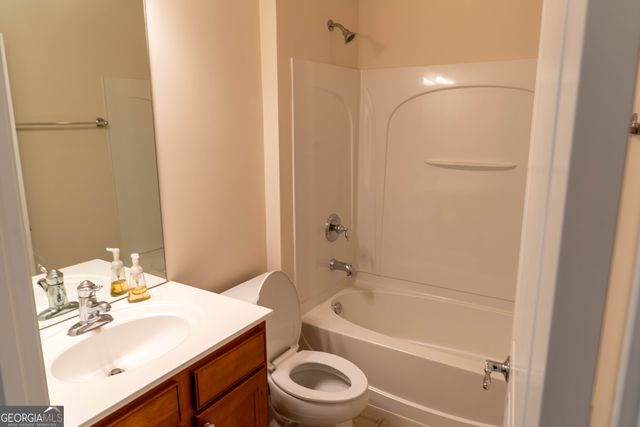 6372 Rockpoint Lane, Hoschton, GA 30548