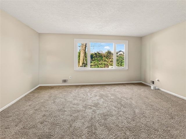 100 Edgebrook Lane, Irondequoit, NY 14617