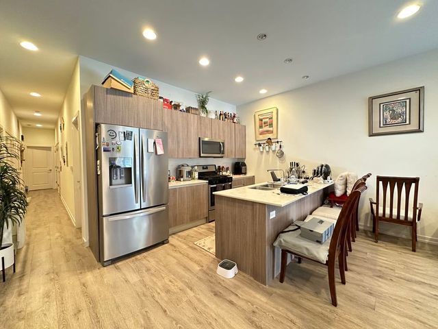 4111 N NARRAGANSETT Avenue 202, Chicago, IL 60634