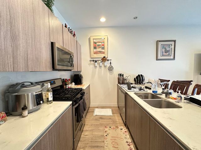 4111 N NARRAGANSETT Avenue 202, Chicago, IL 60634