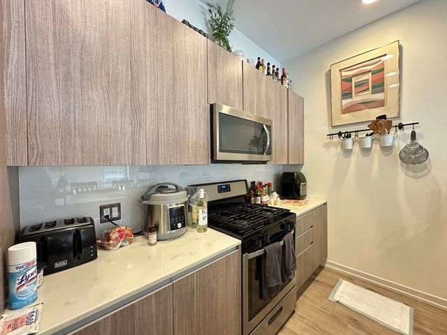 4111 N NARRAGANSETT Avenue 202, Chicago, IL 60634