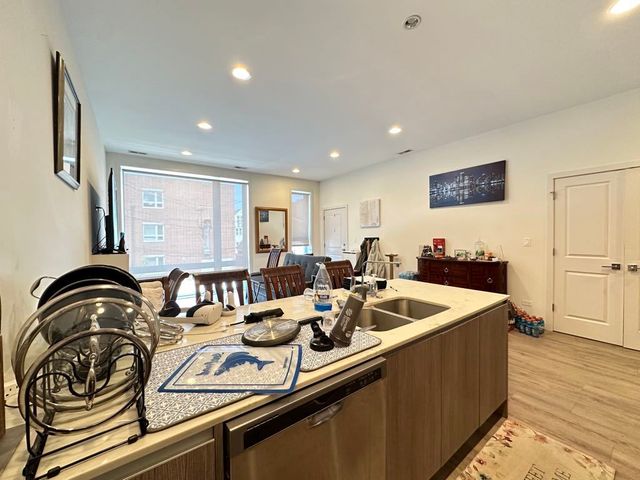 4111 N NARRAGANSETT Avenue 202, Chicago, IL 60634