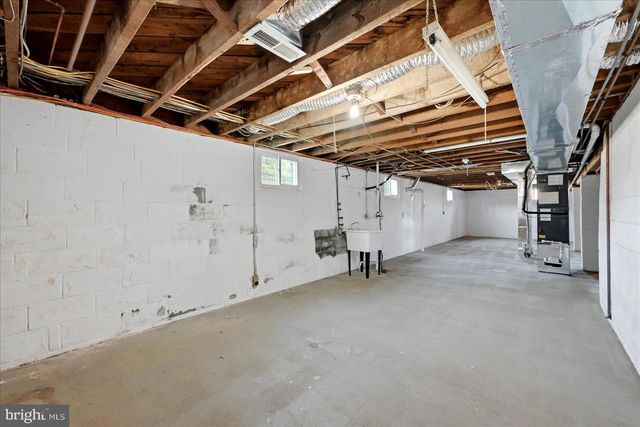 101 LOCUST AVE, Winchester, VA 22601