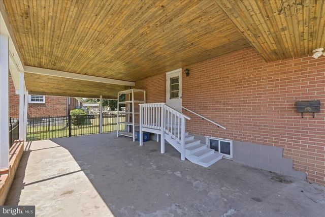 101 LOCUST AVE, Winchester, VA 22601