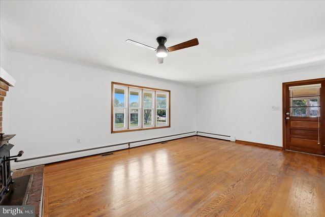 101 LOCUST AVE, Winchester, VA 22601