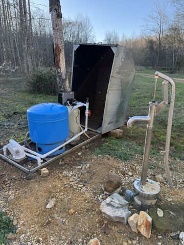664 Russ Valley Rd, Lobelville, TN 37097