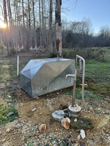 664 Russ Valley Rd, Lobelville, TN 37097