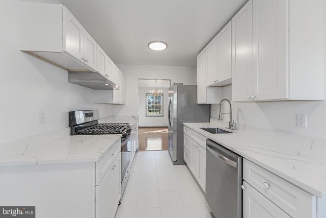 14811 PALMERSTON SQ, Centreville, VA 20120