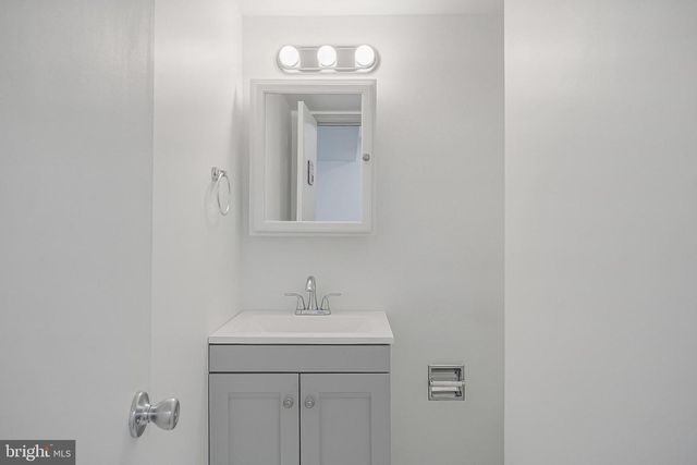 14811 PALMERSTON SQ, Centreville, VA 20120