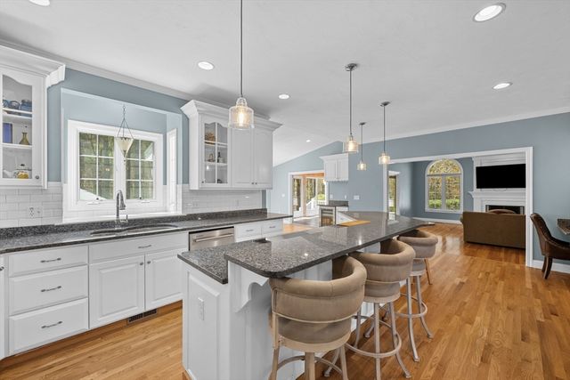 7 Daniel Shays Rd, Hopkinton, MA 01748