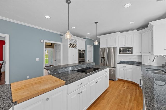 7 Daniel Shays Rd, Hopkinton, MA 01748