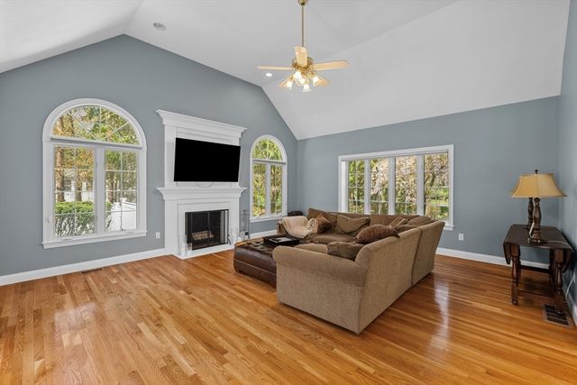7 Daniel Shays Rd, Hopkinton, MA 01748