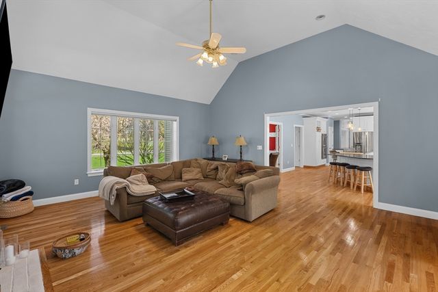 7 Daniel Shays Rd, Hopkinton, MA 01748