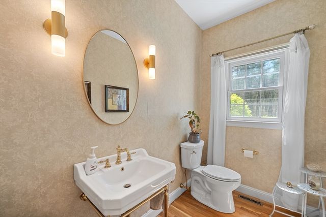 7 Daniel Shays Rd, Hopkinton, MA 01748